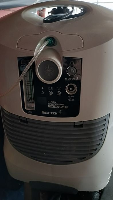 Vând concentrator de oxigen