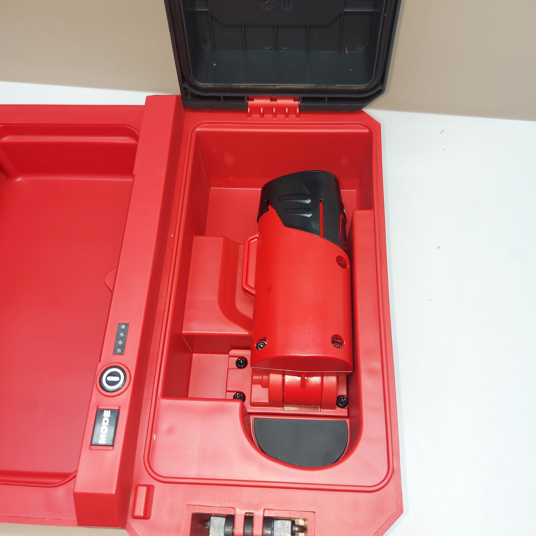 ПРОМОЦИЯ.Led работна лампа Milwaukee M12 POAL-0