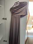 vand rochie fara bretele pe un umar