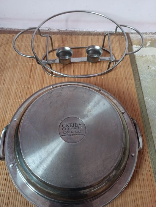 Oala cu capac si suporti 29 cm