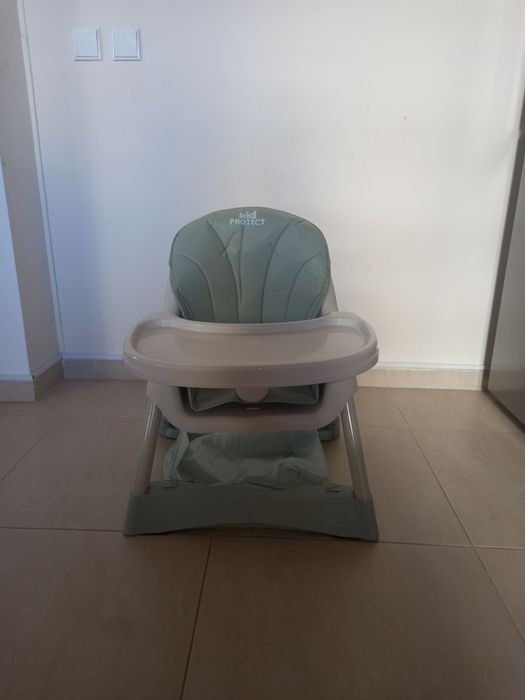 Vând scaun de masă copii.