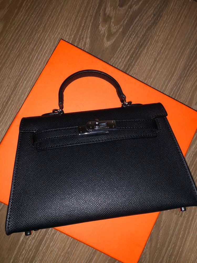 Сумка Hermes в отличном состоянии в коробке