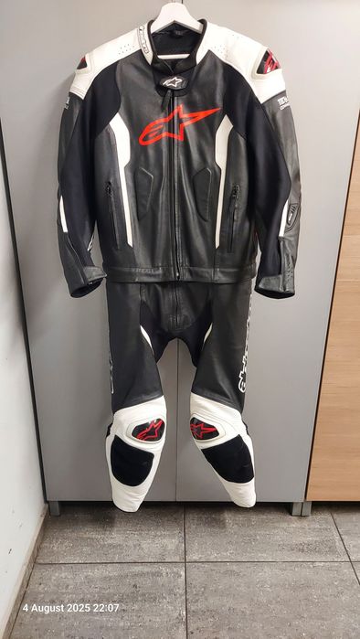 Кожени мото екипи Alpinestars цял и от две части, размер 54 и 52.