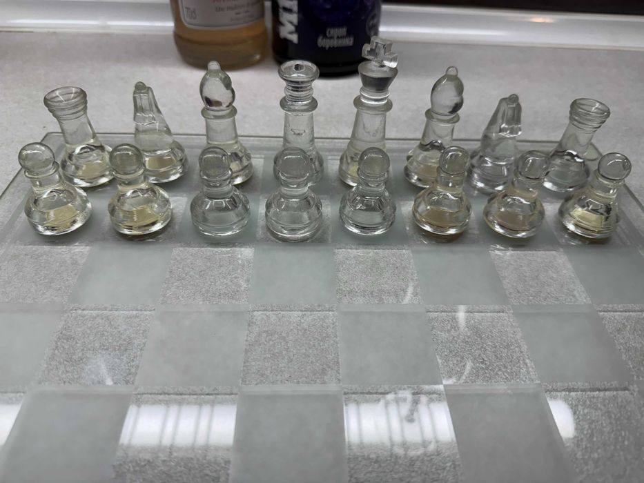 Стъклен шах за подарък