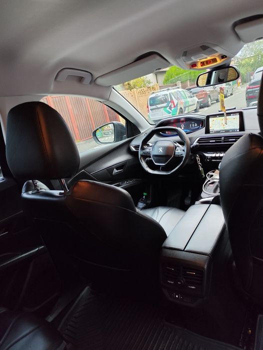 Vând Peugeot 5008 2019