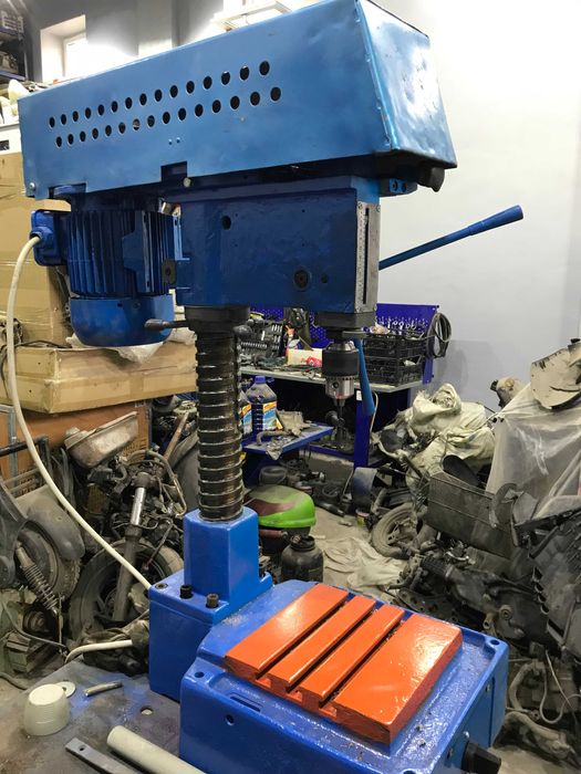 Сверлильный станок , Сверлит 16мм