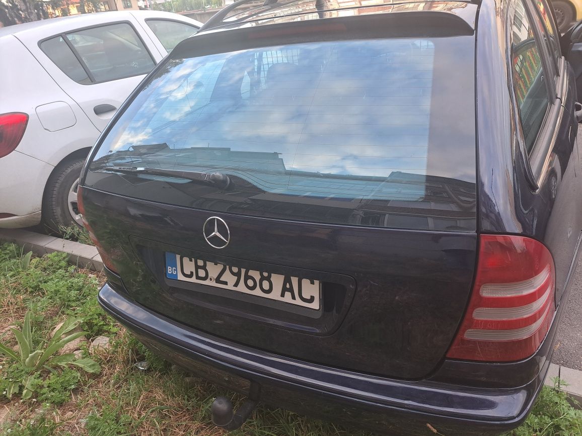 Продавам Mercedes C 180