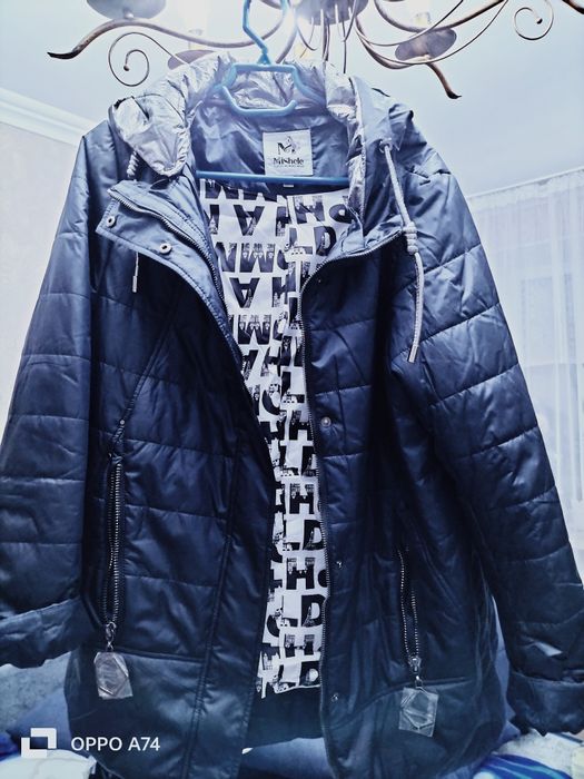 Продаю куртку демисезонную темно- синего цвета