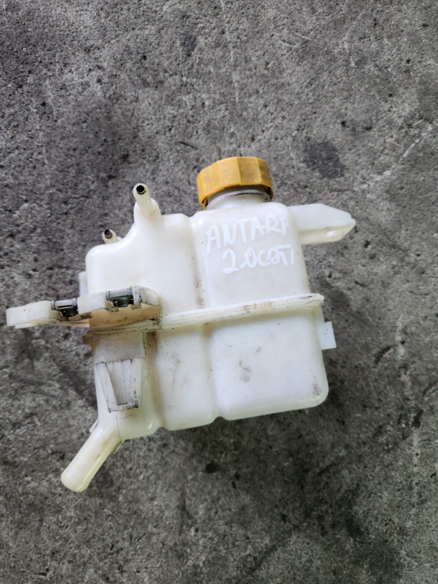 Казанче за антифриз за Opel Antara 2.0cdti.