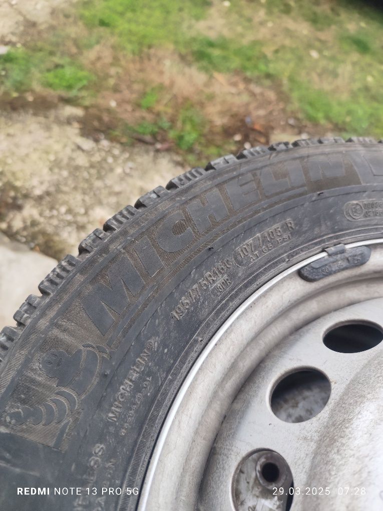 Продавам 6 броя гуми 195 75 16 C за бус зимни michelin Дот 2021 г.