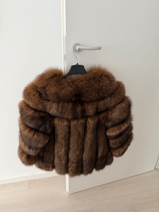 Vând haina de blană naturală vulpe M