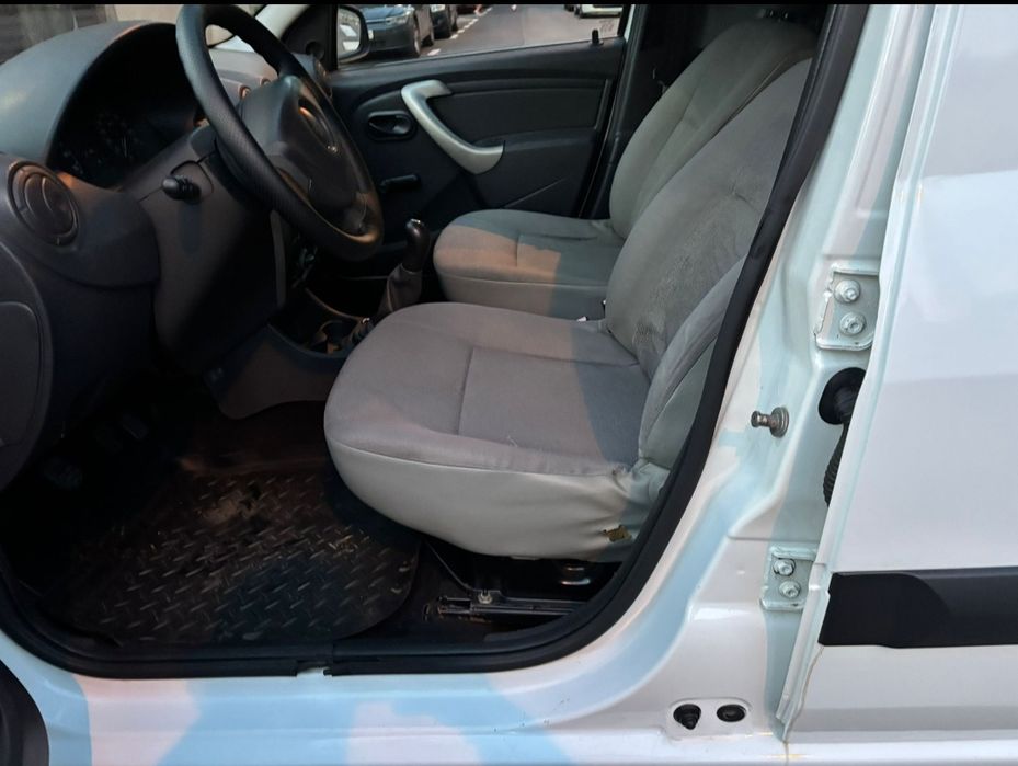 Vând Dacia Logan van