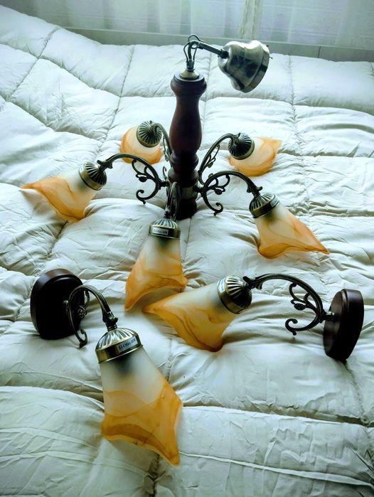 Румънски полилей от ковано желязо, дърво с 5 крушки+2 странични лампи.