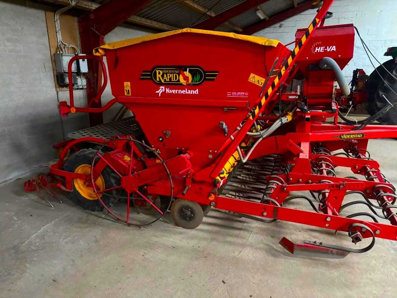 Semanatoare paioase Vaderstad Rapid 400 Super XL an 2015 Amazone Kuhn