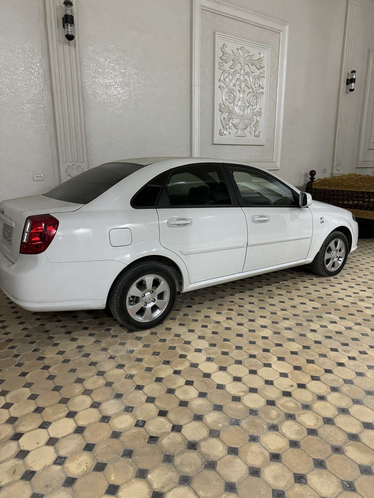 gentra 3 pozitsiya avtomat 11000km 13600$ kelishamiz