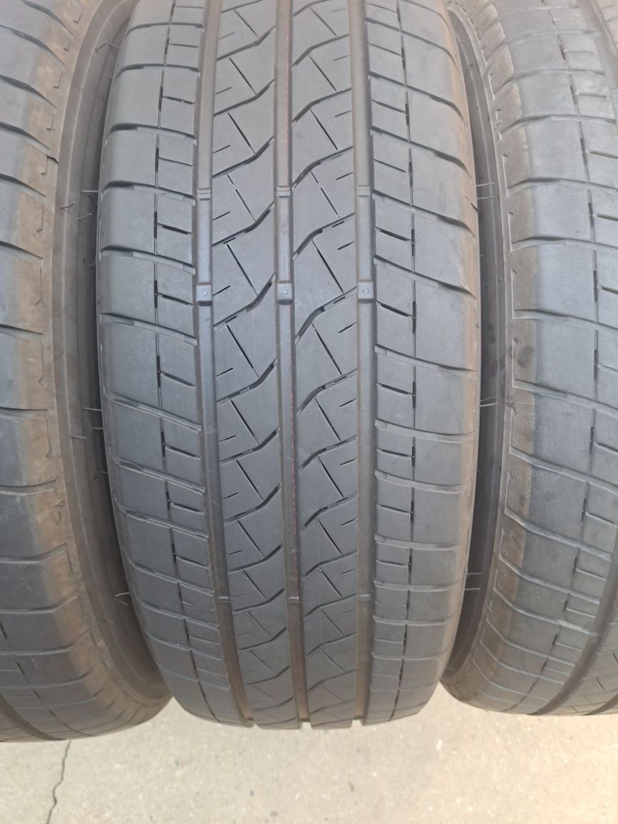 Vând 4 Anvelope Vară  Bridgestone Duravis 215/65R16 C