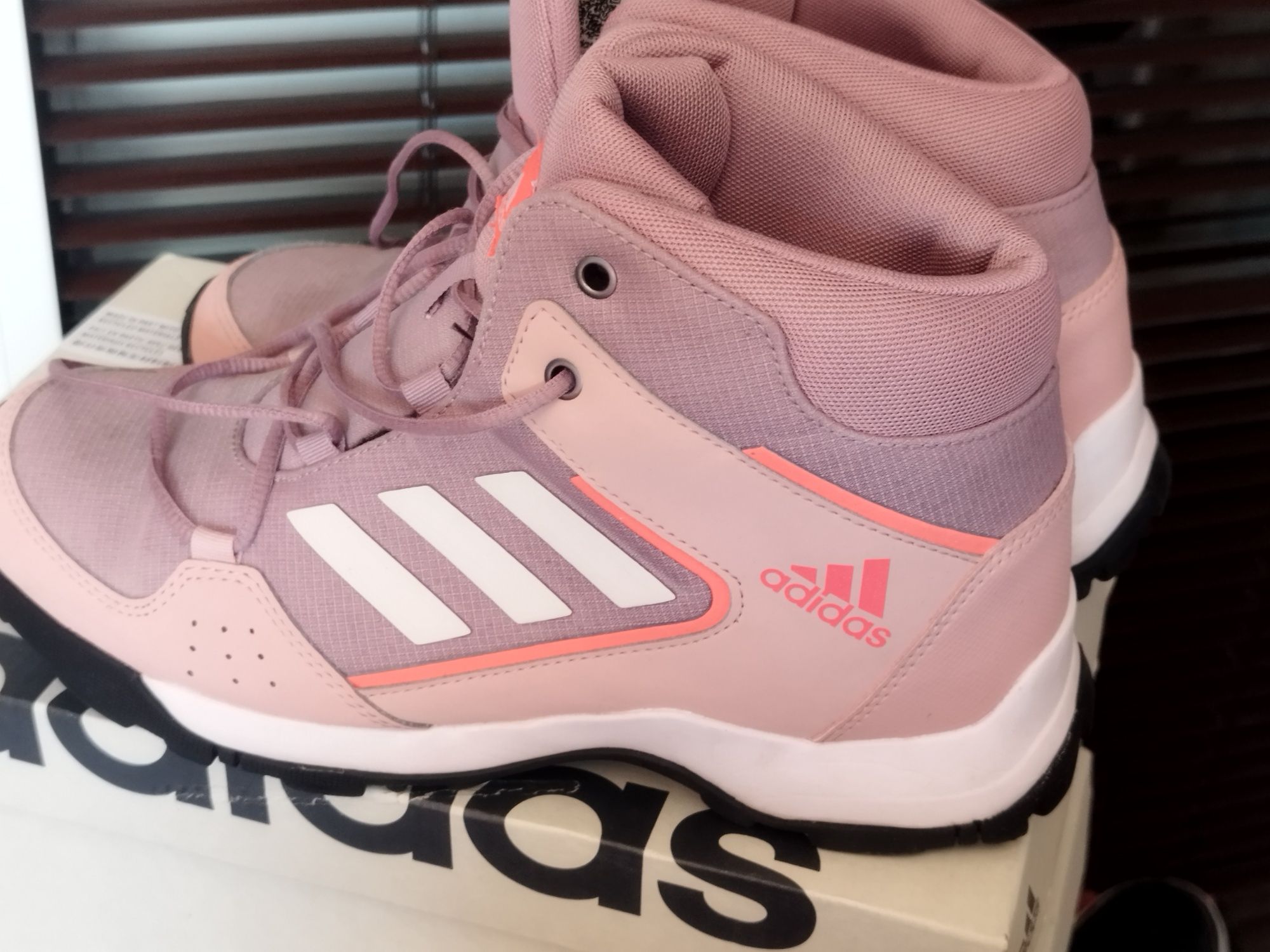 Adidas зимни боти размер 38
