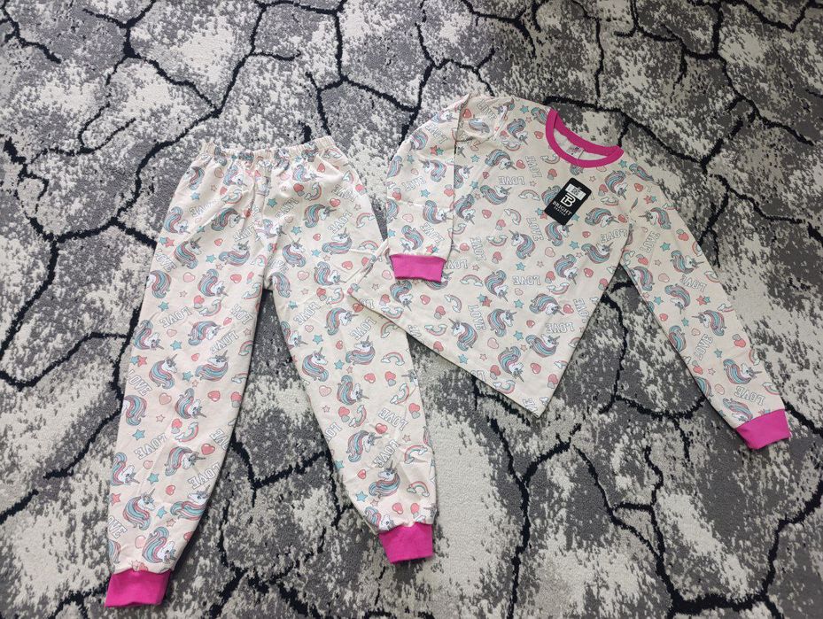 Продам пижамы для девочки на 5-7 лет теплые хб