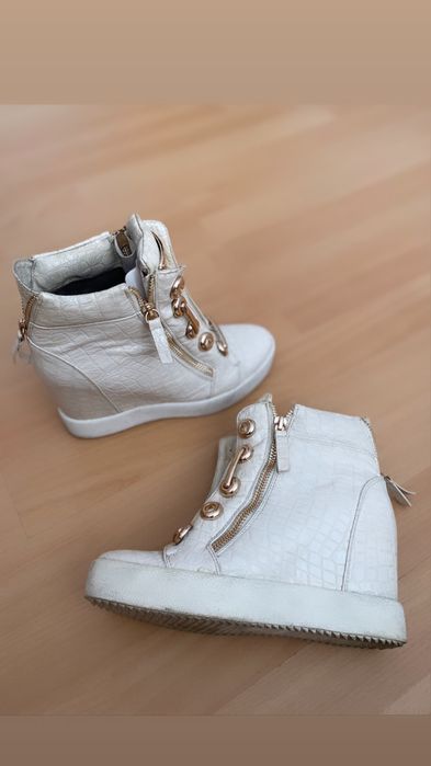 Сникерсы состояние отличное