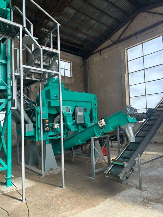 Услуга чупене на бадеми