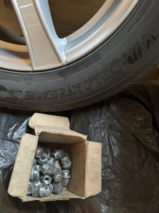 Set complet roti de iarna 225/60 R17 cu senzori de presiune