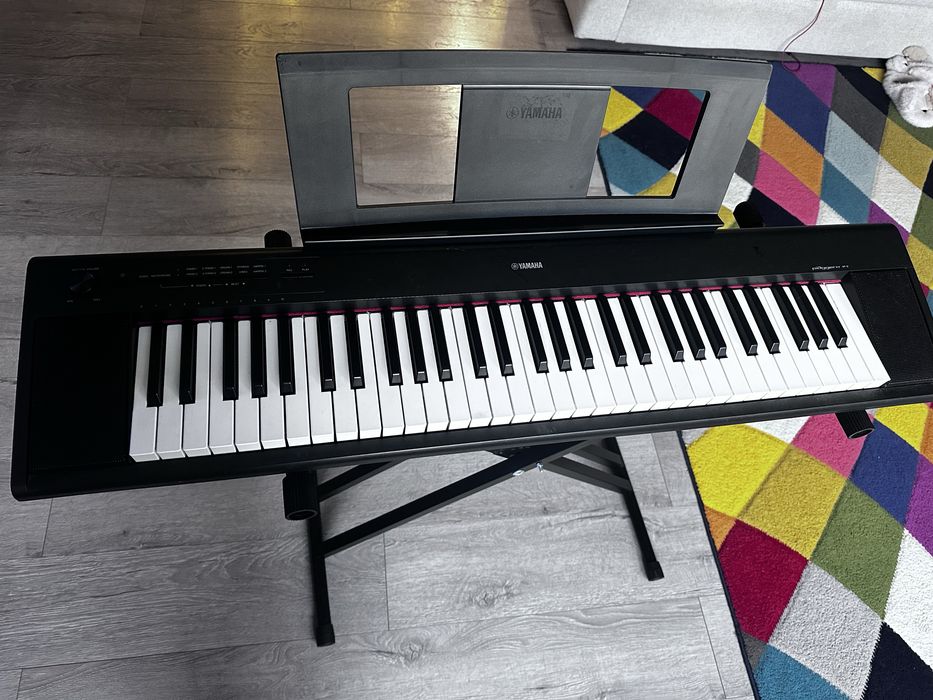 Pianina Yamaha piaggero np 12