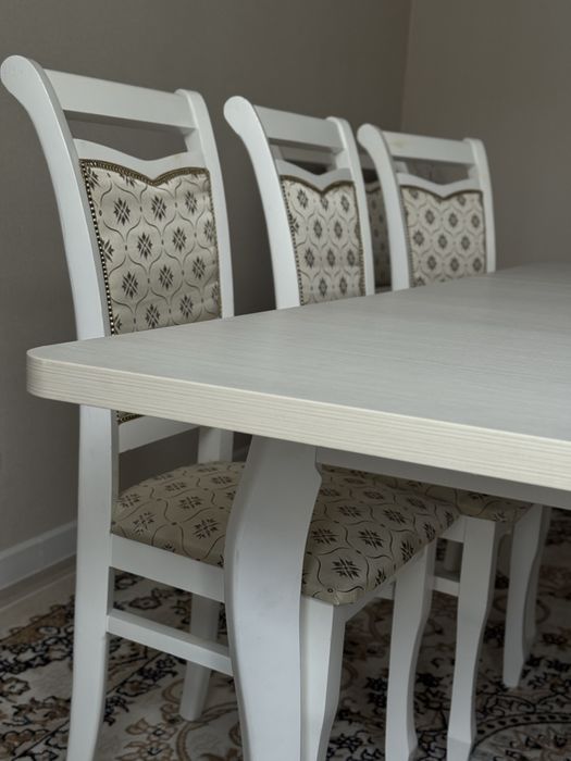 Продам гостевой стол и стулья 10 штук