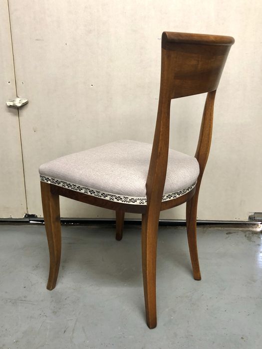 Scaune din lemn masiv de tec (teak).