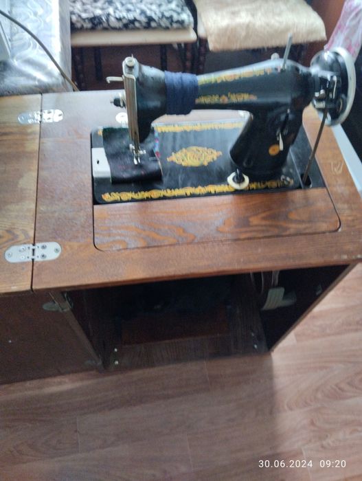 Машинка швейная б/у