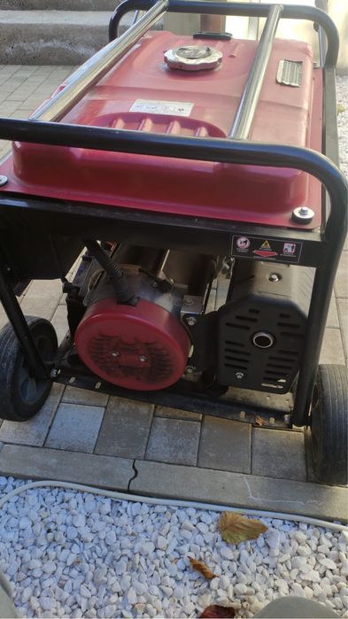 Generatoare de curent industriale pe benzină