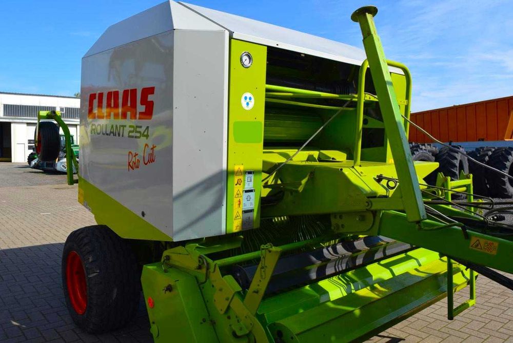 Presa Claas Rollant 254 Roto Cut an 2016 Ata Plasa + tocator Claas 255