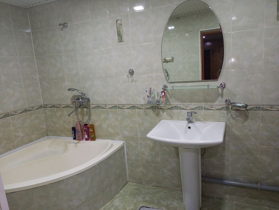 4 X kvartira sotiladi gishtli srochni agentsiz