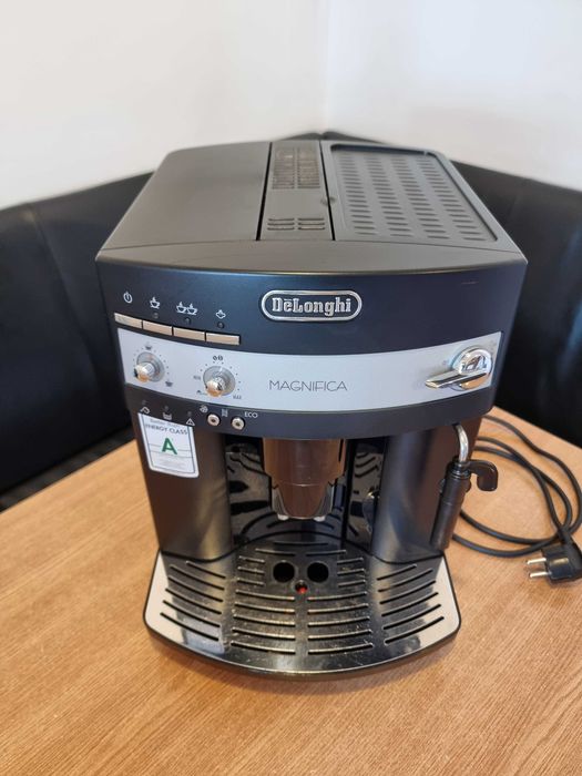 Aparat de facut cafea, espressor DeLonghi esam 3000 ca nou