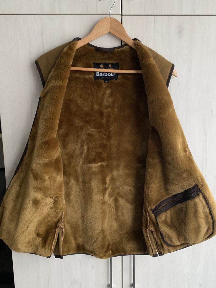 Barbour жилетка.
