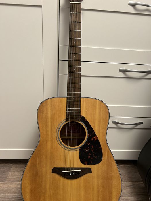 Продам гитару YAMAHA