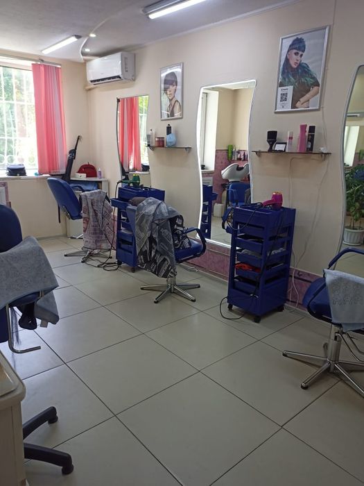 Сдам парикмахерское кресло в салоне