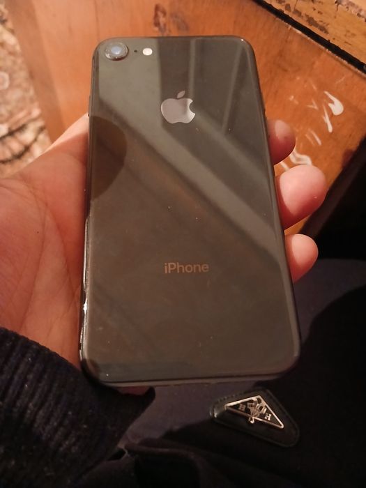 Iphone 8 64 gb ideal sastayana srochna sotiladi