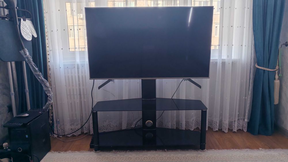 Тумба под TV в отличном состоянии(стекло,металл).