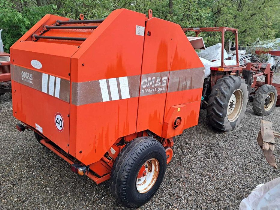 balotiera marca Omas pentru baloti rotunzi