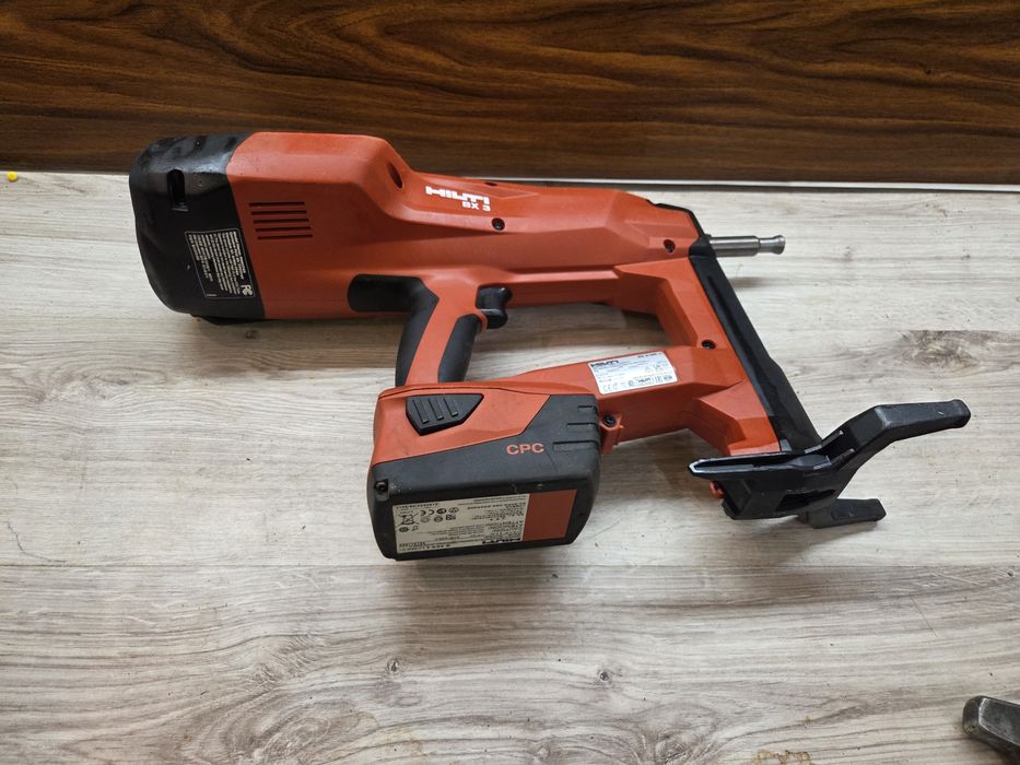 Pistol de batut cuie in beton si metal  Hilti BX 3