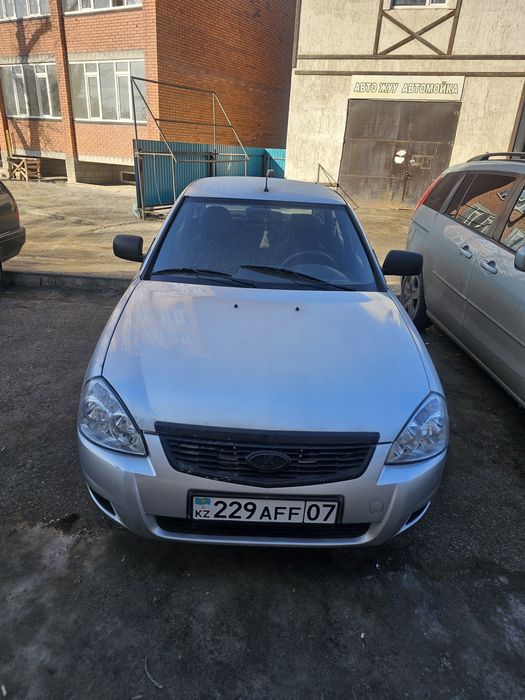 Продам автомобиль лада приора2 2013год