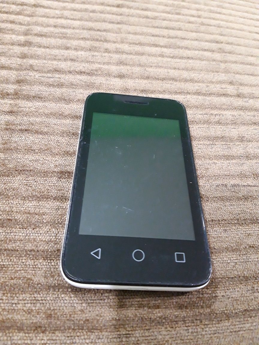 Телефон - Alcatel Pixi 3