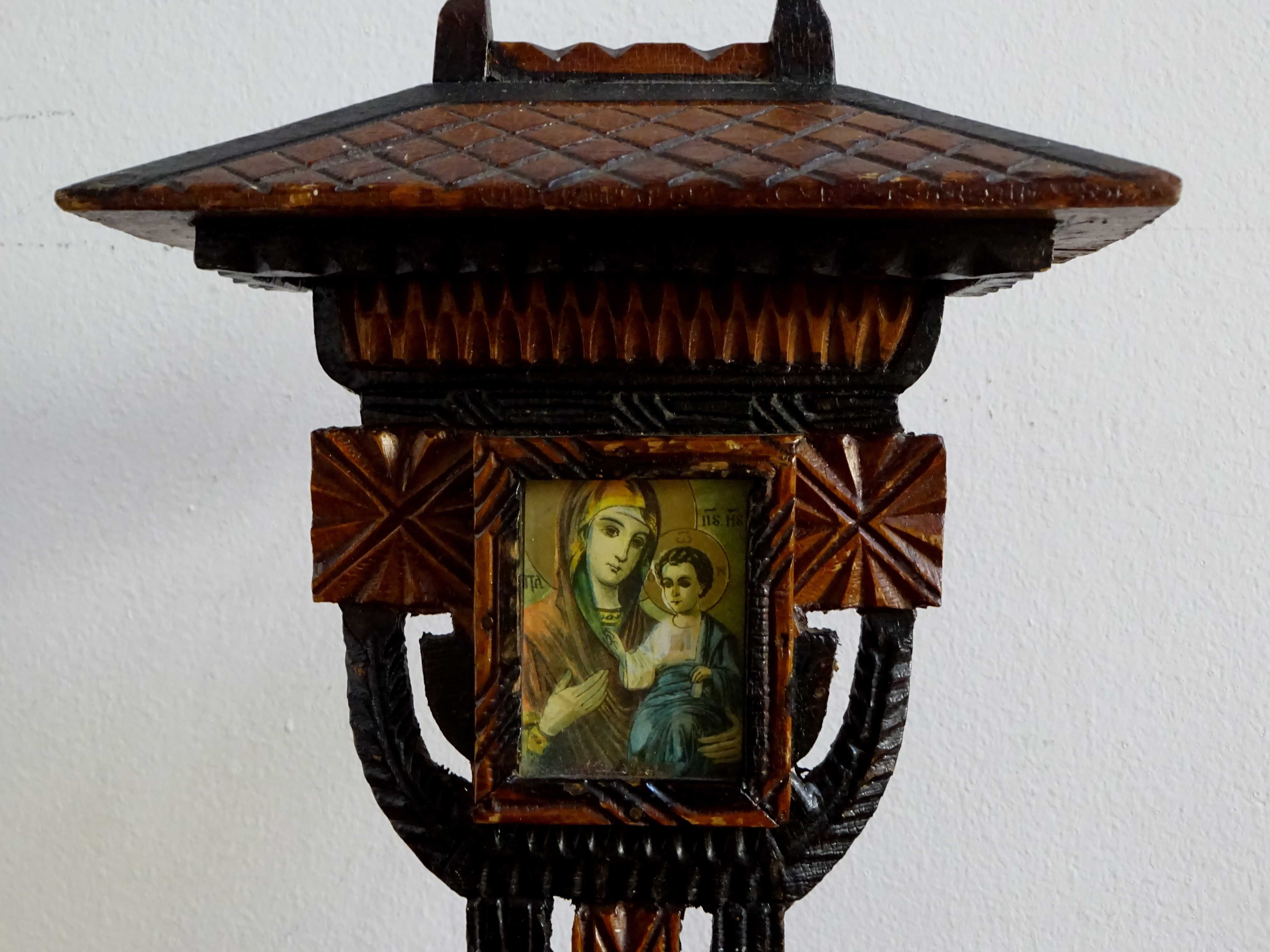Troita veche romaneasca ‘Maica Domnului cu Pruncul’, lemn sculptat