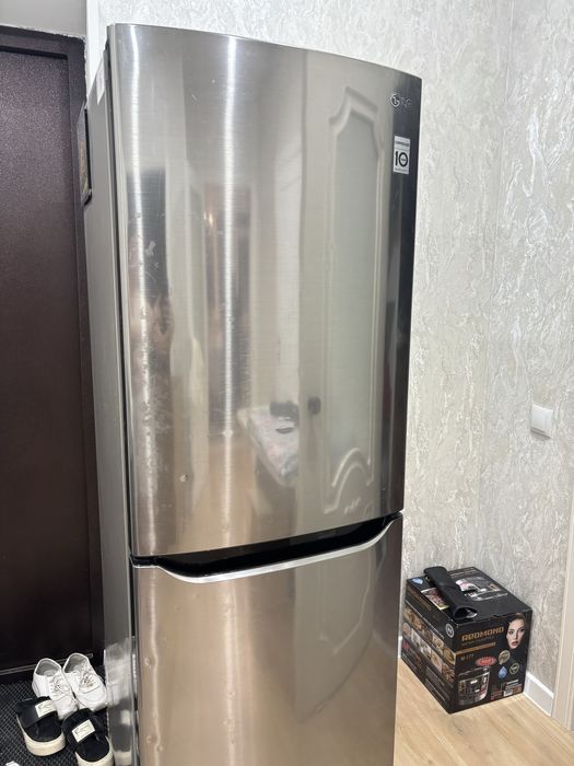 холодильник в хорошом состояние