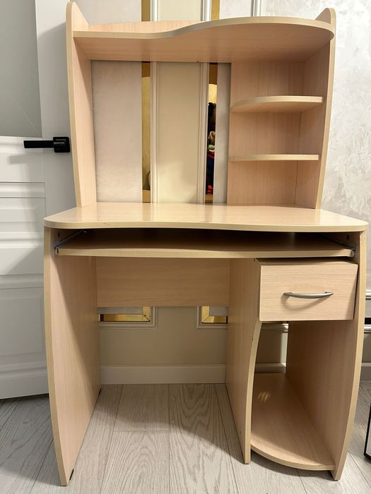 Компьютерный стол.