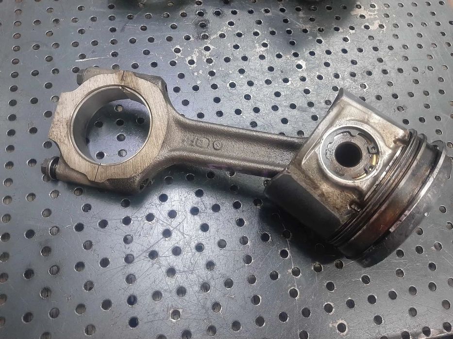 piston cu biela 1.9 d 939a1000  fiat croma alfa 159 opel astra h  vectra c zafira b