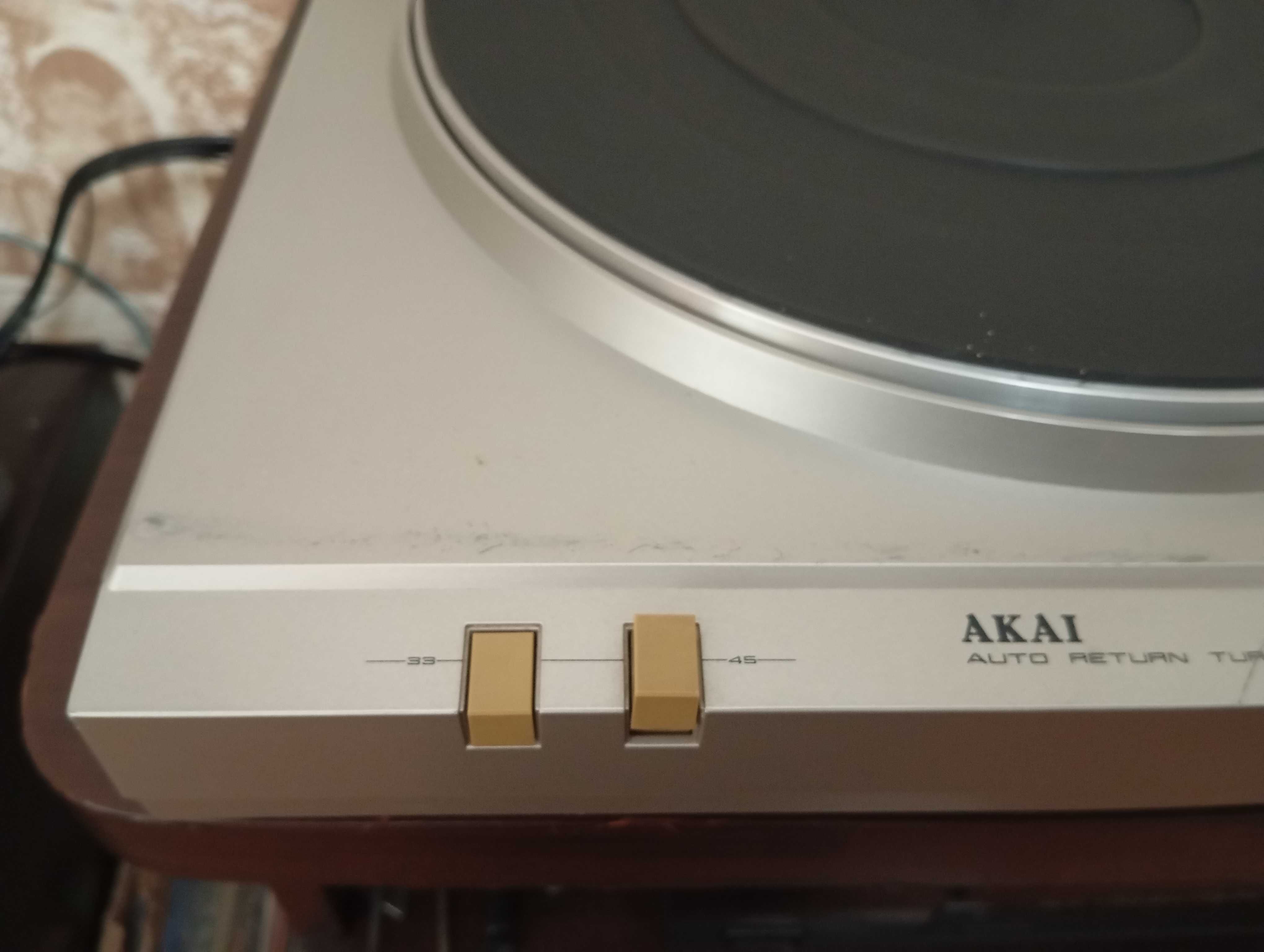 Продам проигрыватель винил дисков AKAI.