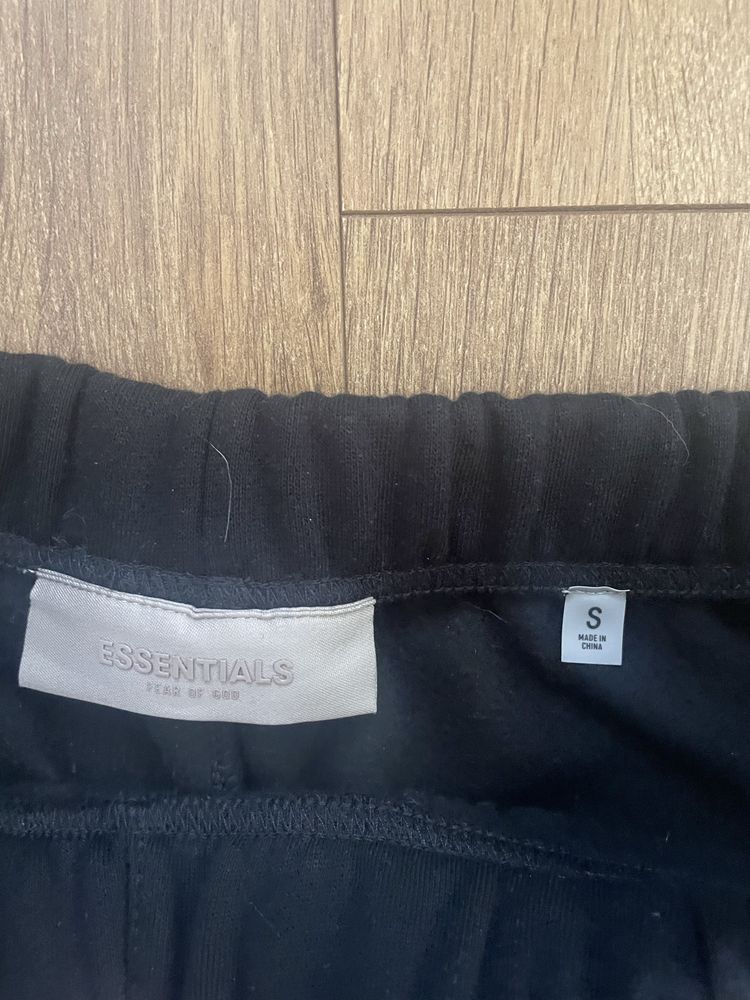 Къси гащи на essentials