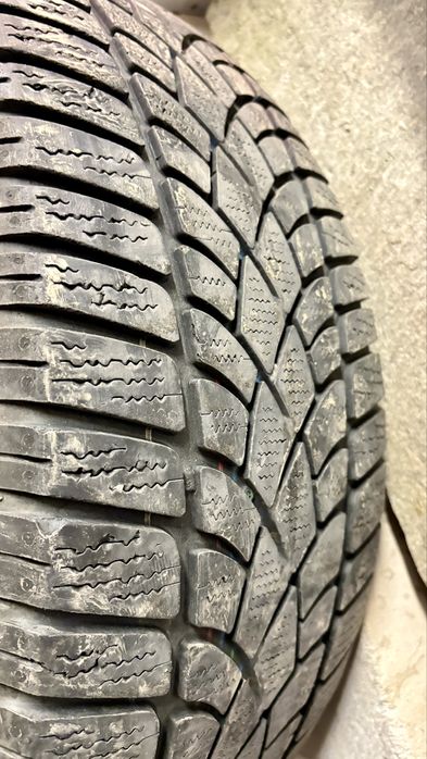 Зимни Гуми 225/50/18 Dunlop