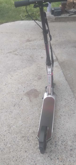 Trotineta oxelo 9 ,nu este electrica